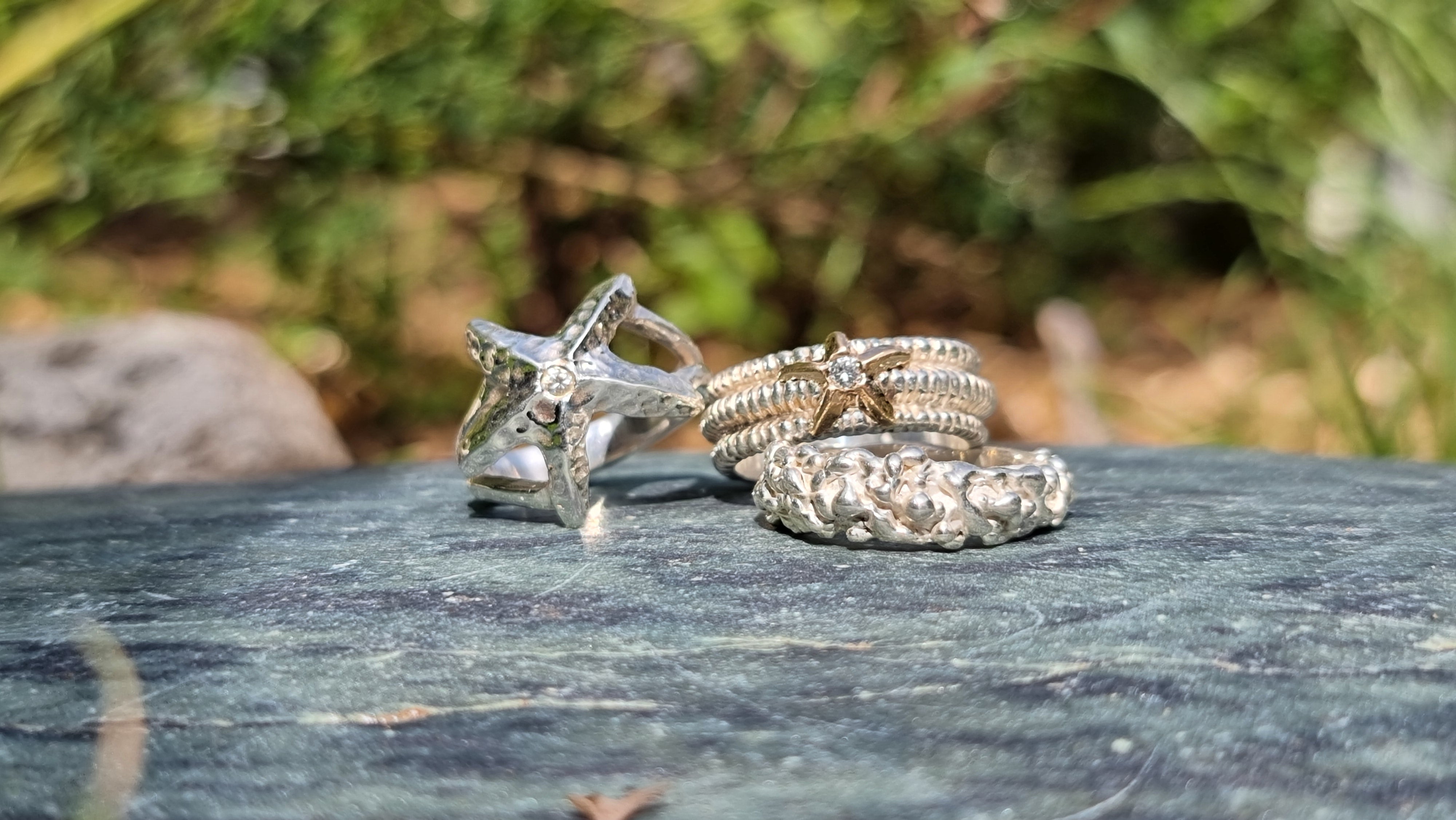 Bagues d’argent sur ardoise, atelier de Carouge
